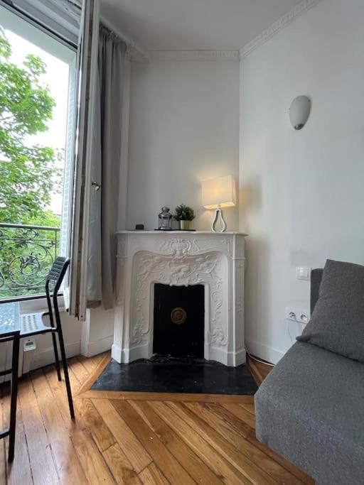 Apartment Entire Unit In Paris